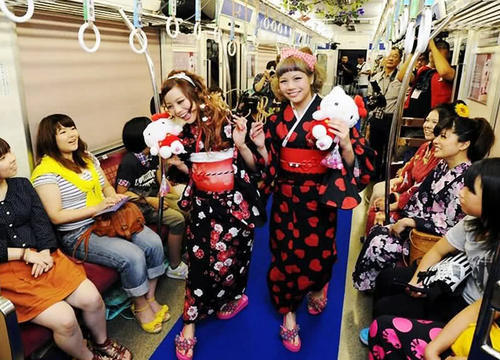 英国游客：日本地铁很安静，那中国地铁呢？英国游客两字总结