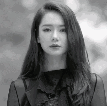 戚薇自拍撞脸Angelababy，作为美妆博主的她到底专业吗?