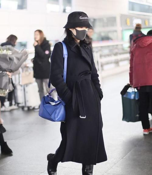  [喇叭裤]50岁以上的女人别穿牛仔裤，喇叭裤直筒裤更有气质，做个优雅女人