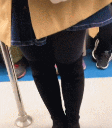 GIF@搞笑GIF:什么意思姑娘,是想让我让座吗