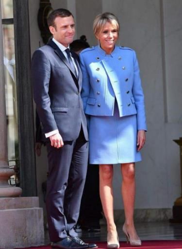 65岁的第一夫人“不服老”,凭借傲人身材吸睛,难怪马克龙会爱她