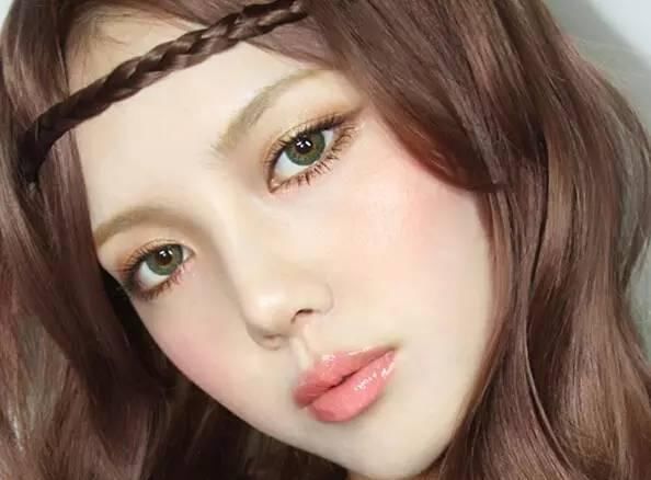  [咖啡色]记牢这7个淡妆方法，你就是说一个半女王