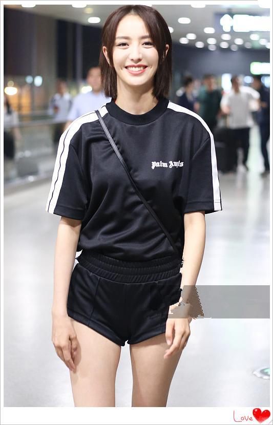 没佟丽娅腿真别把运动短裤当热裤,像阚清子一样勒出赘肉就尴尬了