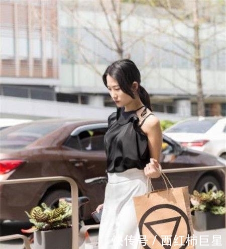 「摄影」街拍摄影:这么穿搭,腿显得很长,不仅身材高挑,还有迷人曲线