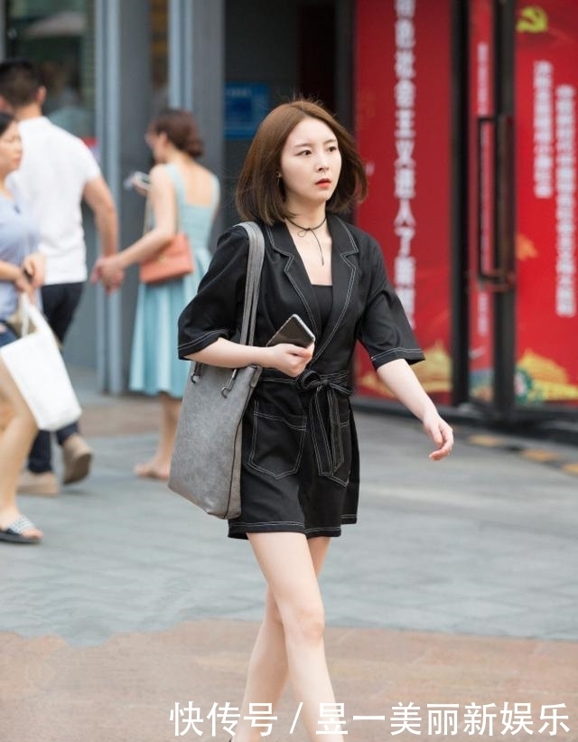  短发@街拍：如此性感妩媚的短发小姐姐，你喜欢吗？