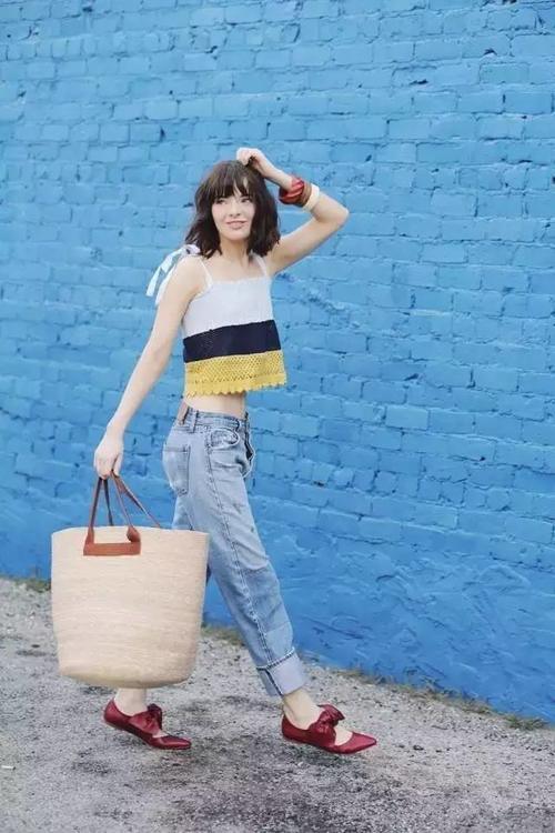 还在穿紧身裤？今年翻边牛仔裤才最火！