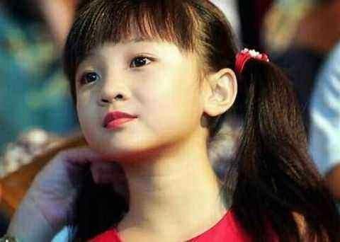 同是95后童星,关晓彤衣品,林妙可衣品,完全不是一个档次的