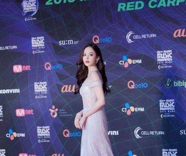『吴亦凡』四字女星得罪某高层,导致自己热度降低,投票比隔壁一姐反超