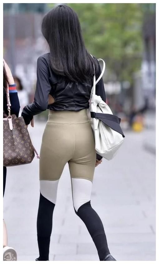 美图：性感的紧身裤展现完美身材，尽显女人味，让人一眼难忘！