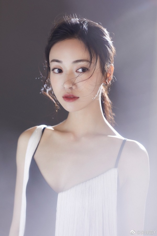 魏姐戏外咋变香肠嘴了？唇形修饰了解一下