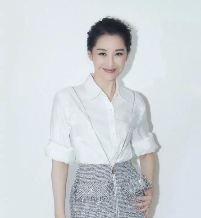  【漂亮】50岁的许晴为何还能风情万种？除了长得漂亮外，这点也至关重要