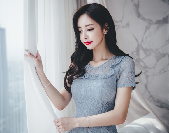 女神孙允珠，薄荷青丝波纹缱绻钩花古典裙