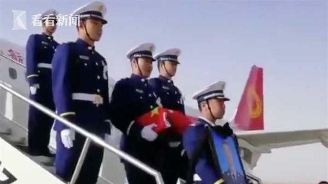 这趟航班上有一位“救火烈士” 空乘含泪播报孟兆星英雄事迹