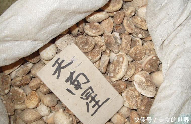 山里这种野草俗称“蛇饭”，小时候看到不敢碰，如今成了种常用药