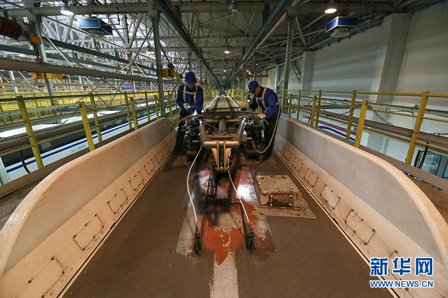 探秘高铁动车组“全科医院” 看“大夫”们如何为动车组保驾护航