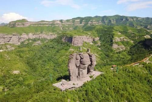 最难“爬”的山：找不到路，山顶的两座塔也不知何人何时所建！