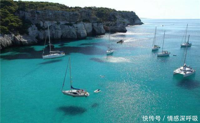 世界上最清澈的湖泊，100多米深一眼能看到底，船只像悬在空中