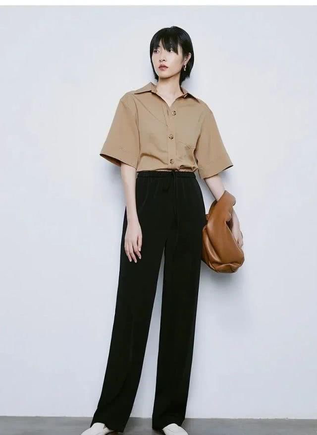  「短袖」聪明美丽的女孩，现在都已经开始挑选短袖了！