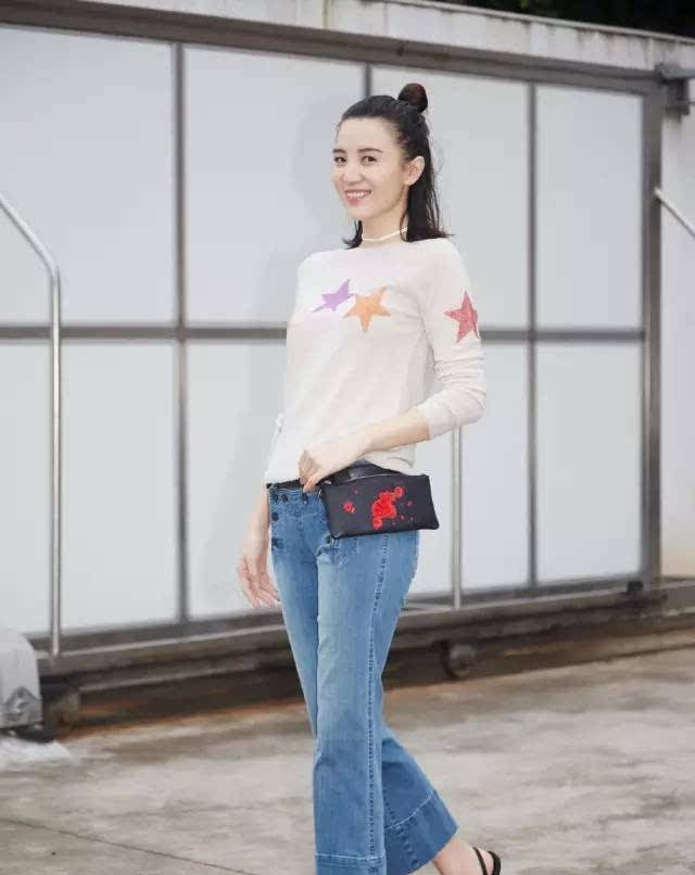  「显腿长」喇叭牛仔裤怎么穿都不过时,显瘦又百搭,轻松穿出大长腿!