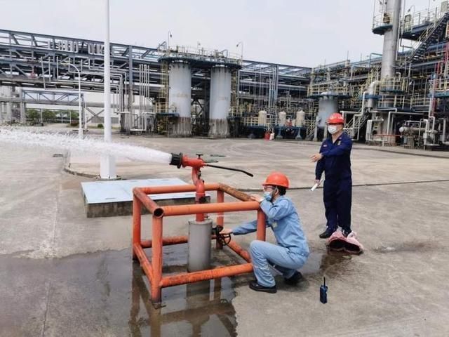  所等人员密|聚焦“生命通道”是否畅通，上海消防昨夜今晨开展错时夜查