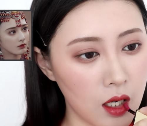 开玩笑■小姐姐脸上画“东宫小枫”仿妆,起初以为开玩笑,最后孪生姐妹