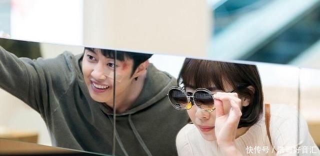 「镜头」《半个喜剧》:开心麻花式的现实主义,3个爆笑镜头暗喻现代悲伤