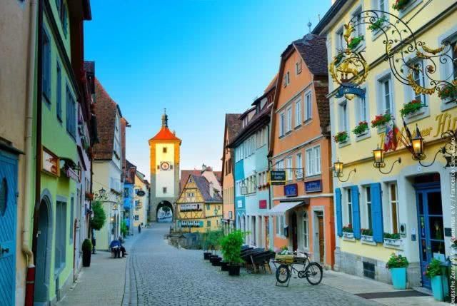  『中世纪』60几岁的古城堡之途为什么能一直维持“青春年少”？