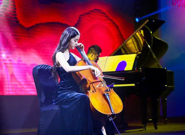 95后小花们正面PK! 是谁拉高了穿搭水准？