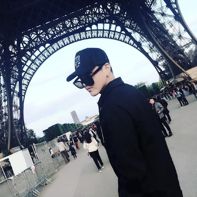 最会戴墨镜的吴亦凡，和最不会戴墨镜的张艺兴，差距不是一两年