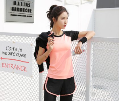 去健身房就该这么穿!排汗速干又能成焦点,让你秒变健身小女神