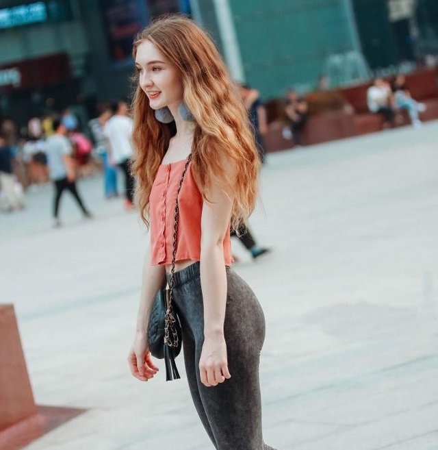 重庆街拍重庆真是个美女聚集地,街头偶遇外国美女