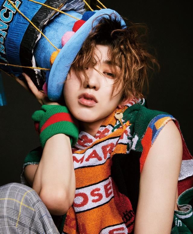 共青团隐晦批评蔡徐坤假流量，粉丝调侃多管闲事，还想拉鹿晗下水