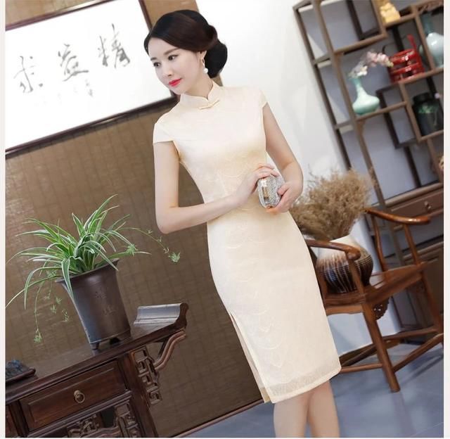 高贵上档次，时尚宫廷旗袍上身立显女王范儿！