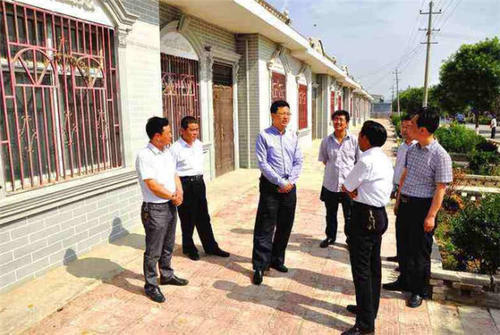 500万农村干部该笑醒了，以后村干部的工资财政发，堪比公务员