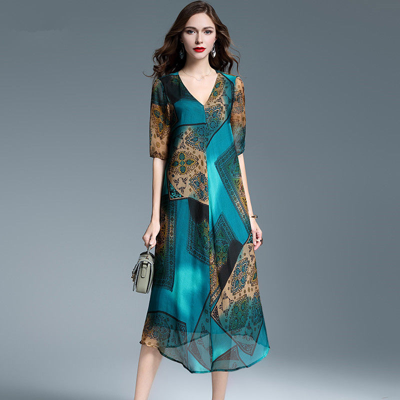 小姨真不差钱，但立秋也不穿真丝!满衣柜都是这种秋裙，美到飞起