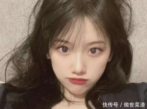  「死皮」嘴唇会越变越丑的几个坏习惯，拉低颜值还显嘴大，说的是你吗
