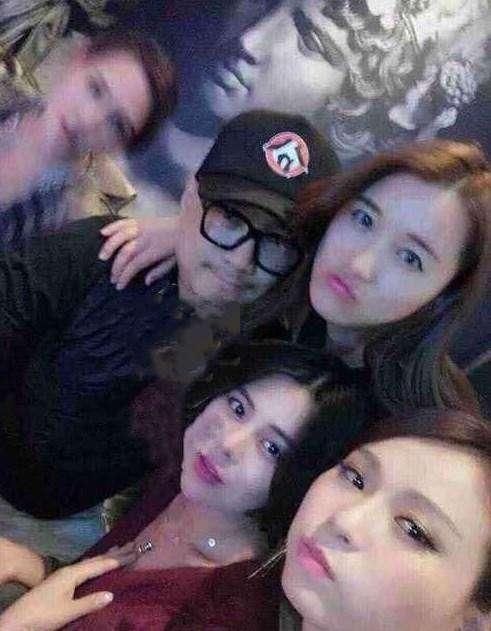 卓伟再爆婚变猛料，“模范夫妻”纷纷出轨，网友：这是要互相伤害