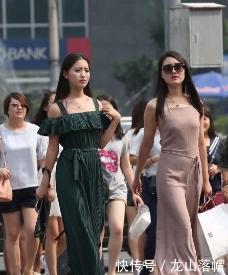 衣装:衣装再美也比不过气质美,街拍:美女气质决定一切