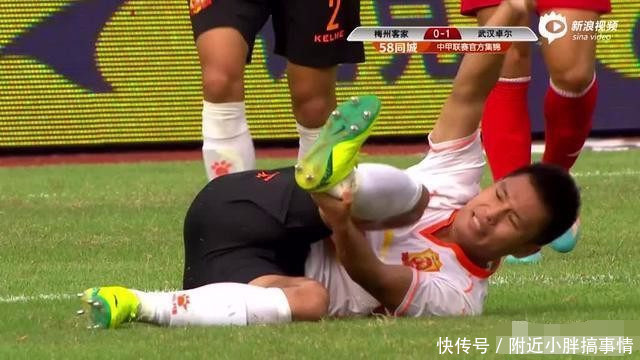 足球金鞋必须专人穿吗,足球金鞋必须专人穿吗知乎