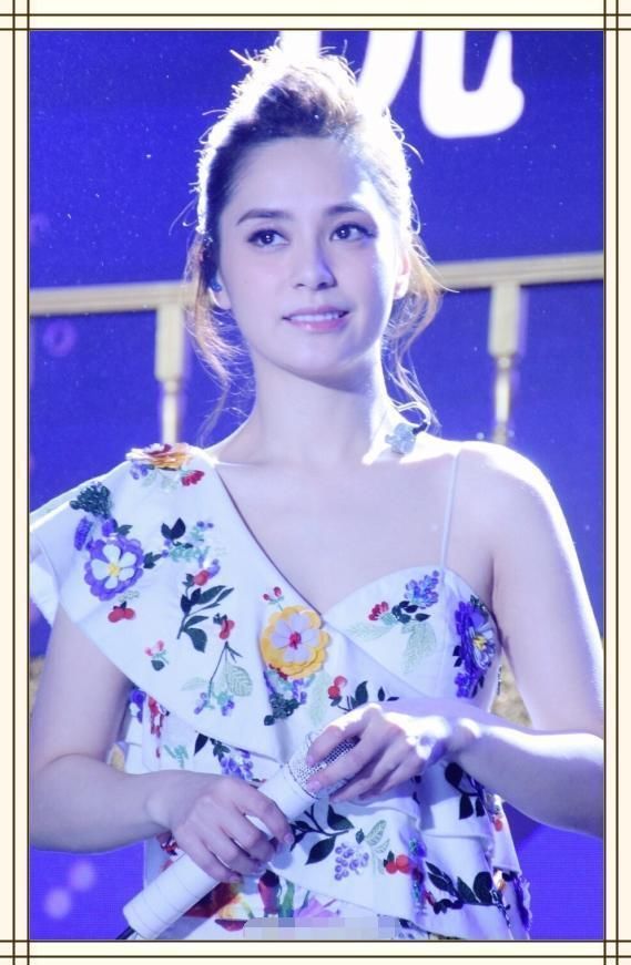 婚后的阿娇愈发美丽了!一袭印花阔腿裤竟美过超模,赖弘国赚大了