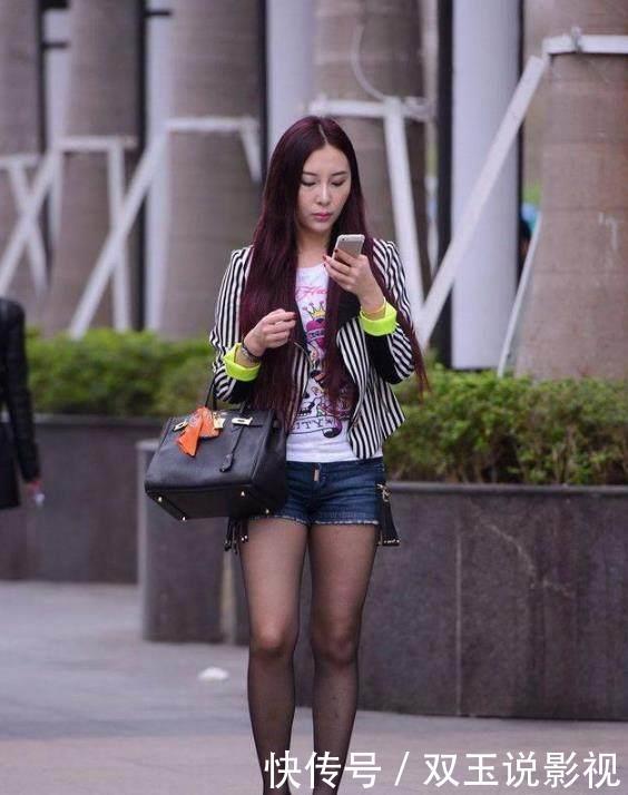 街拍：穿古装出镜的美女，图5这一身走大街上回头率很高吧！