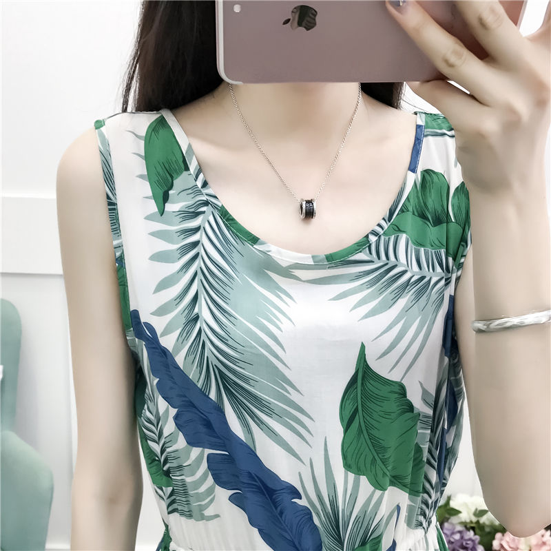 身材不错的女人，建议多穿这样的裙子，穿出小蛮腰尽显女人味