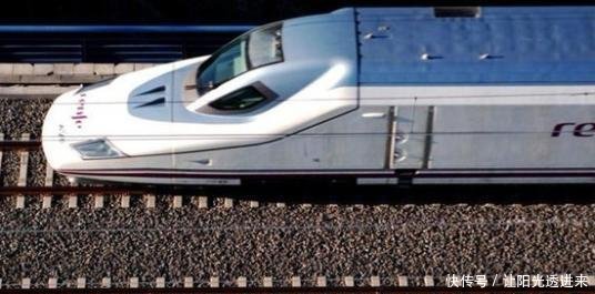 沙特首条高铁顺利通车，千万百姓列队参观这次多亏了有中国！