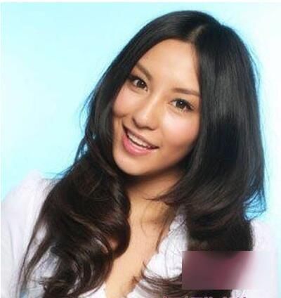 用排骨梳吹波浪卷发教程图解，找准角度很重要!