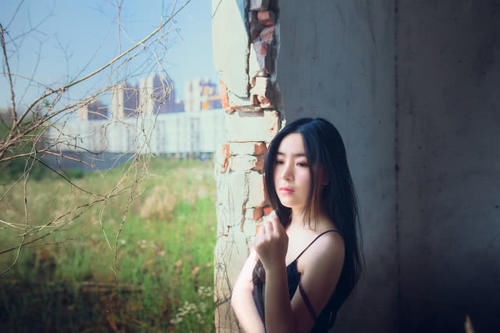  『性感魅惑』平胸穿衣更高级，看这几位女明星，穿衣百搭又时髦