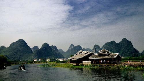 桂林一景点遭游客吐槽,大榕树围起来都要钱,里面还各种收费!