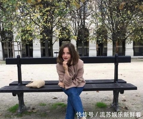  时髦：时髦的春日穿搭，彩色才能配得上春天，这几个颜色一定不要错过