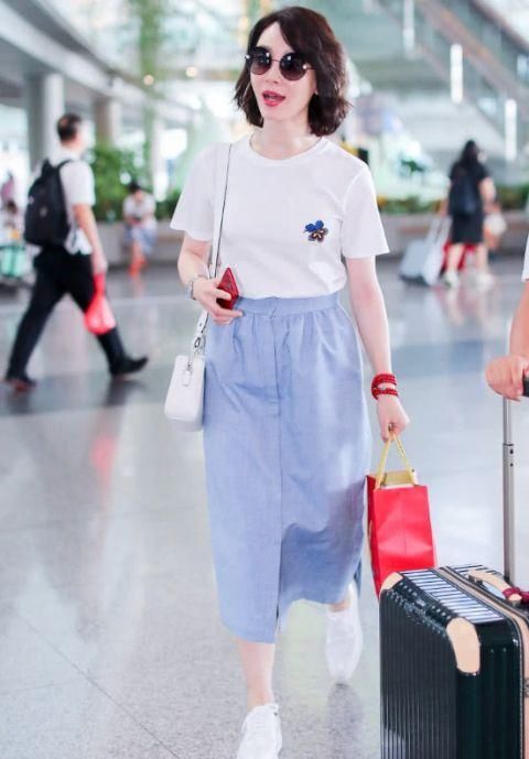 陈数身材真好，牛仔裤都能穿出18岁的味道，气质真绝了