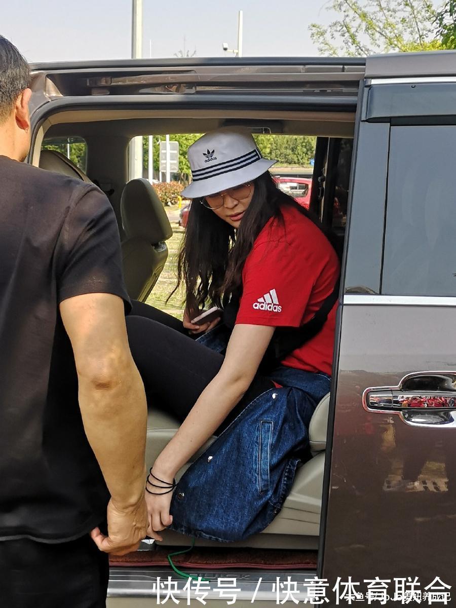  【cm】192cm惠若琪与168cm张钧甯，同穿紧身裤，不是腿长就能赢！