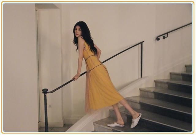 杨幂太强悍了！穿黄色蕾丝裙连撞何穗、古力娜扎，网友：赢在气质